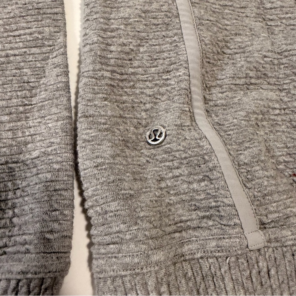 Lululemon Women’s Gray Zip Up Size 8 - Picture 7 of 9